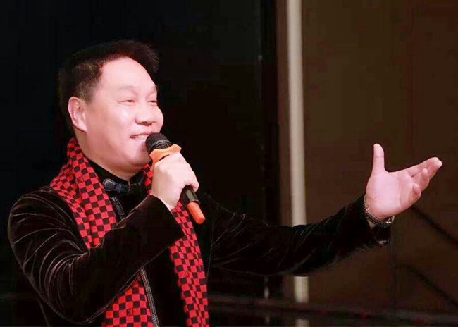 他为人谦虚谨慎、热爱表演事业--本期封面人物--秦川
