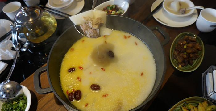 “天上龙肉、地上驴肉”重庆愚毛驴原乡驴菜馆升级迎客！
