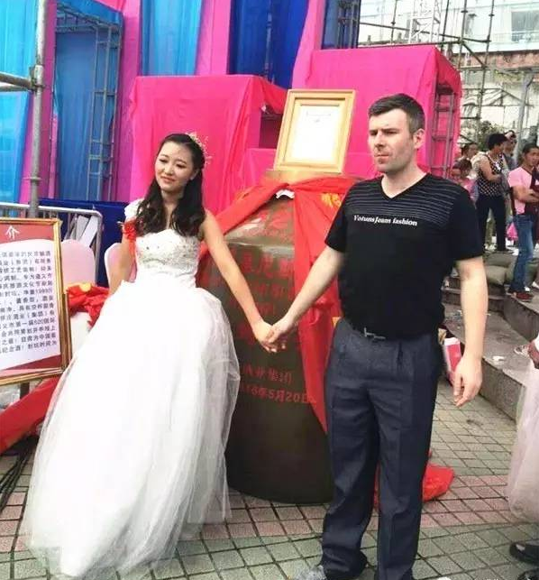 国际520婚旅文化节吸引多国婚恋伴侣爱上红色遵义