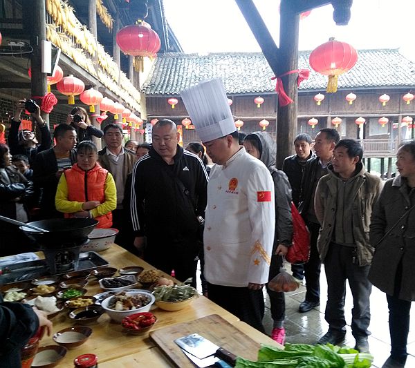 相约金土地 情定犀牛寨——中国烹饪大师、知名媒体大咖犀牛古寨美食品鉴暨网络发布会盛大举行