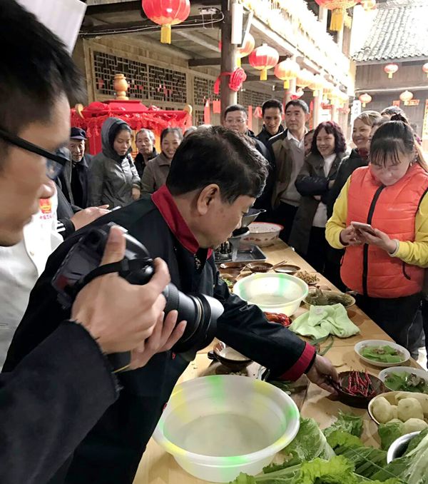 相约金土地 情定犀牛寨——中国烹饪大师、知名媒体大咖犀牛古寨美食品鉴暨网络发布会盛大举行