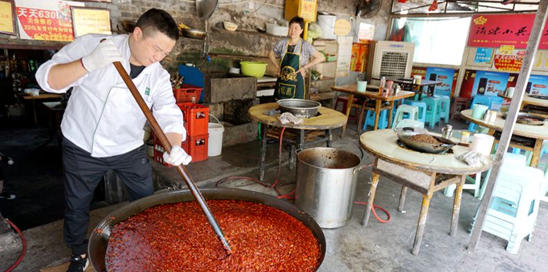如今已为数不多 重庆人记忆中的老火锅--渝味小兵老火锅