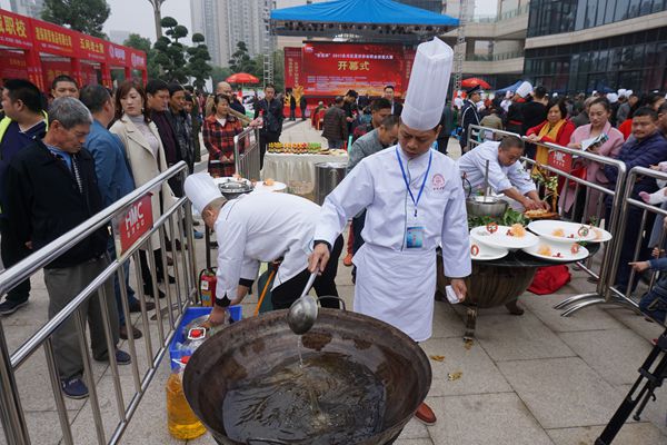 百尺竿头 更进一步“华茂杯·2017永川烹饪协会 重庆餐饮名厨联谊会永川分会周年庆在永川举行”