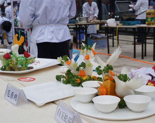 百尺竿头 更进一步“华茂杯·2017永川烹饪协会 重庆餐饮名厨联谊会永川分会周年庆在永川举行”