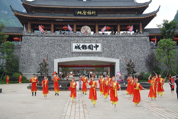 中国烹饪大师廖建先生一行考察贵州大沙河--中国傩城