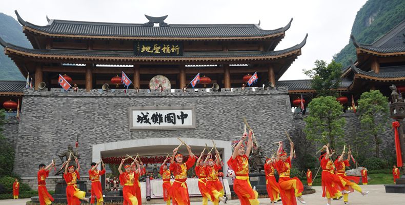 中国烹饪大师廖建先生一行考察贵州大沙河--中国傩城