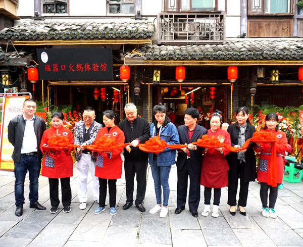 以身作则做好厨艺厨德传帮带--中国烹饪大师刘俊伦到徒弟店里考察指导