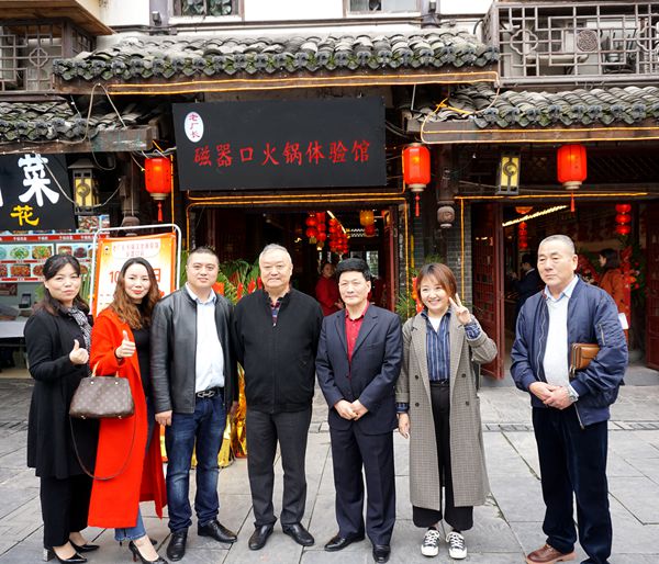 以身作则做好厨艺厨德传帮带--中国烹饪大师刘俊伦到徒弟店里考察指导