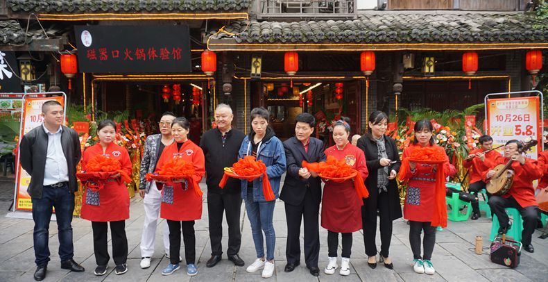 以身作则做好厨艺厨德传帮带--中国烹饪大师刘俊伦到徒弟店里考察指导