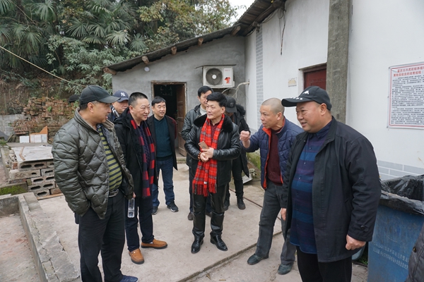 重庆市南岸区商业联合会烹饪协会一行到东泉胖娃石蛙养殖基地考察指导