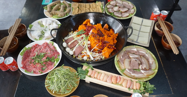 渝八味火锅--每天都把新鲜菜品端上食客的餐桌