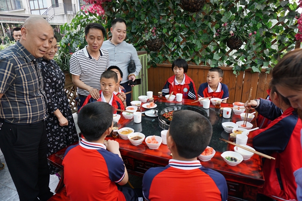 为山区孩子成长助力--爱心和责任永远在路上