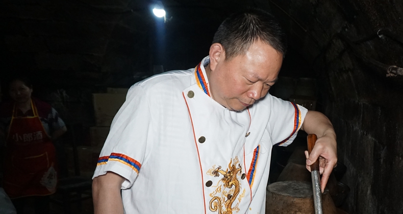 黄兴·鲜毛肚王火锅--让地道味的重庆火锅走向全国