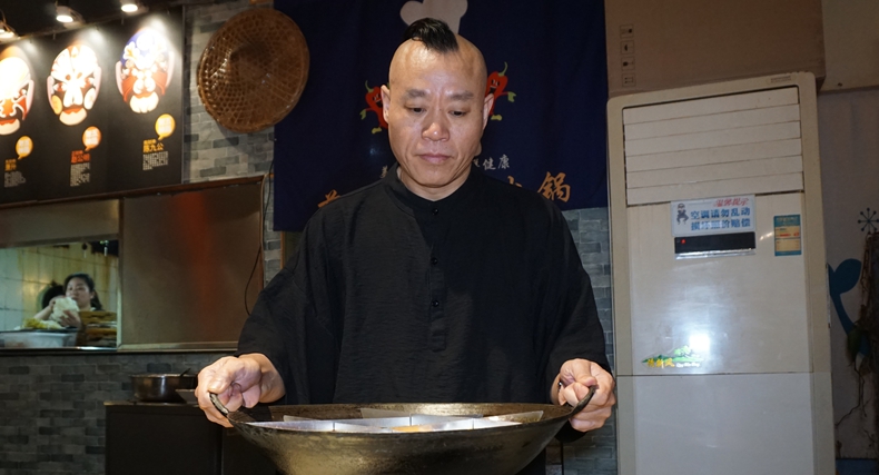 一件事重复做一万次 他肯定是工匠--本期封面人物--蒋平火锅创始人蒋平