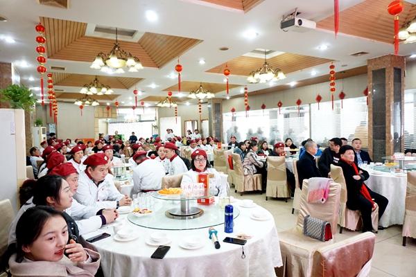 重庆读肴知味餐饮管理有限公司年会在柴火味道举行