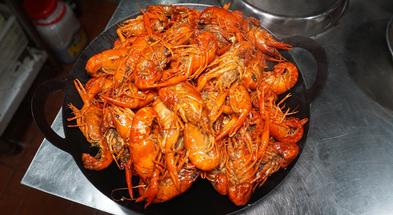 庆合府·重庆大排档--品味记忆中那份情感味道 本地小龙虾卤香辣味飘香
