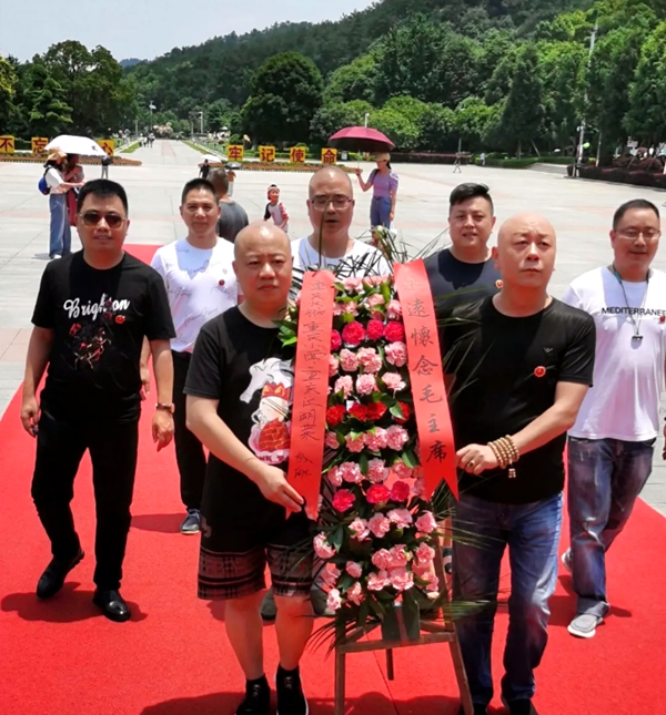 重庆火锅 江湖菜 小面三大传统美食携手走进伟人故里