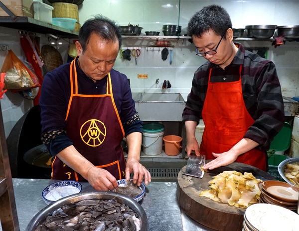 香格尔老火锅泡椒鱼--真正享受家庭餐的快乐