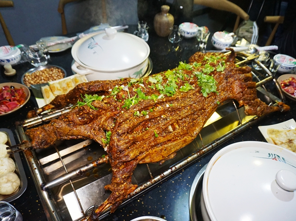 北疆烤全羊--六店齐发 一样的味道和品质 点燃山城烤羊之火