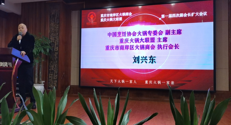 子鼠2020抗疫求新机 金牛2021携手共相迎