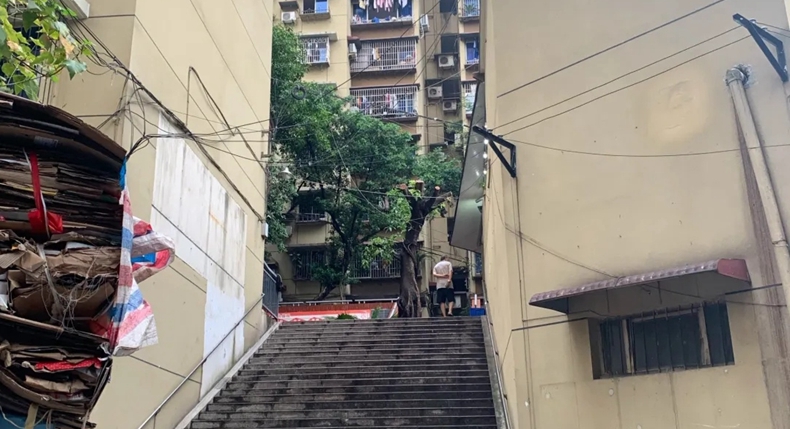 老厂区无法忘却的情怀--深巷子一鸡四吃 延续着工人本色的诚信和责任