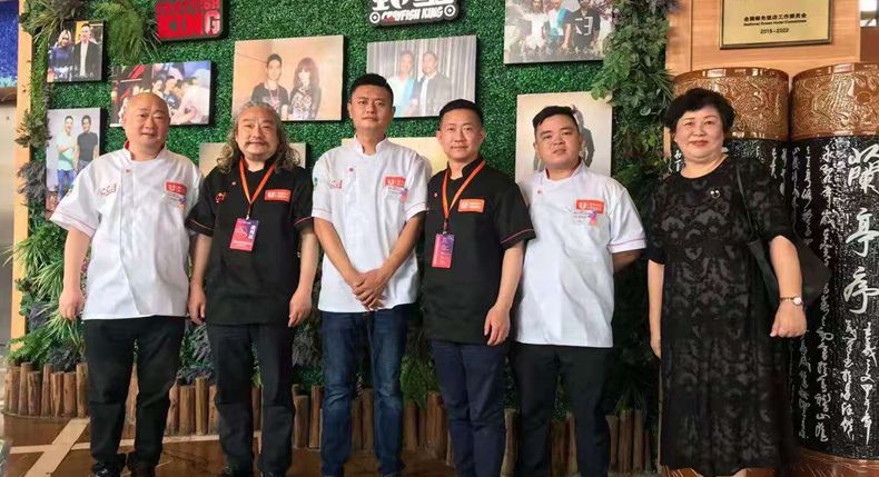 首届小龙虾烹饪技能全国邀请赛在湖北潜江举行