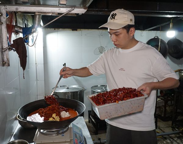 二十四巷老火锅——在怀旧中品味重庆火锅 特色招牌菜凤尾腰花让你欲罢不能