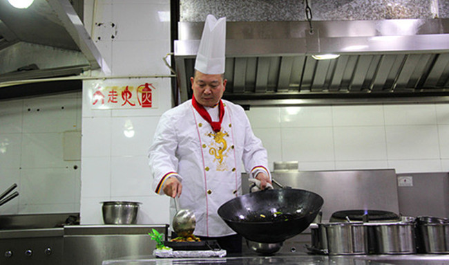 尊师重教不断总结创新--本期封面人物国际厨艺大师沈明辉