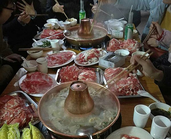 英元·老北京涮羊肉恭祝全市人民新春快乐！牛气冲天！