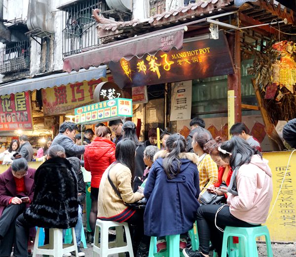 美食传承 美味延续——邓莽子老火锅 岁月沉淀下来的重庆毛肚火锅品牌