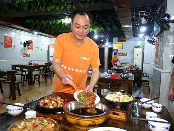 用心做好每个菜品 回馈新老客对麒麟美食的喜爱 桑拿腰花綦江一绝