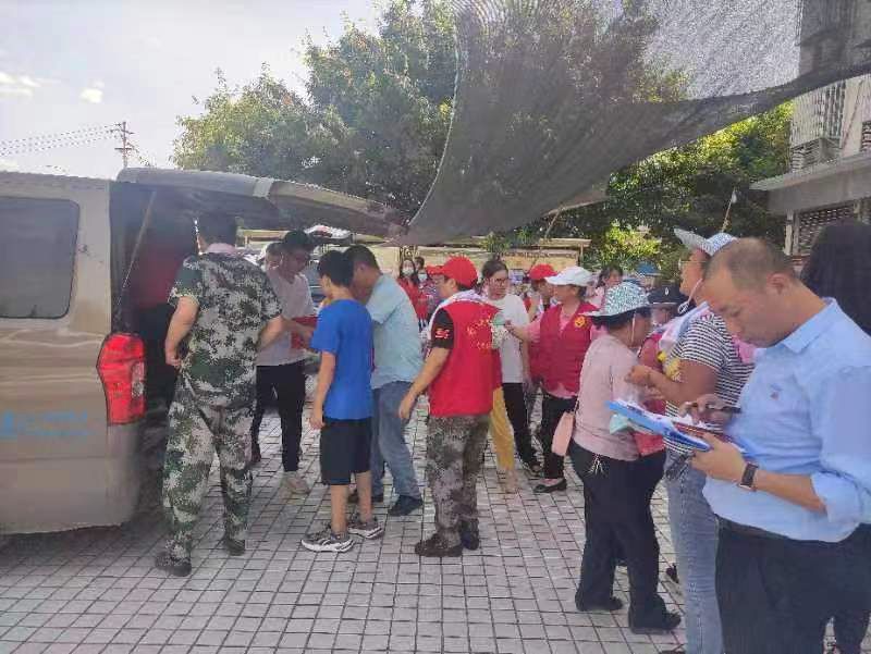 重庆市南岸区烹饪协会尽绵薄之力 投入到巴南界石山火救援中