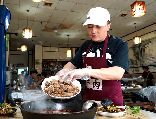 国庆长假 情义浓浓 耙灯牛肉 老厂区的情感美食