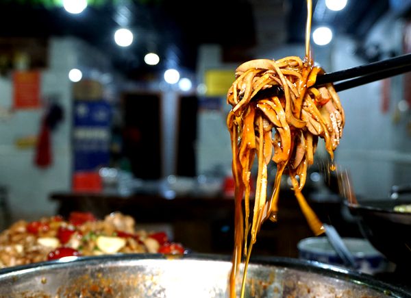 码头城 码头味 麒麟美食桑拿腰花 码头城市的一道特色美味