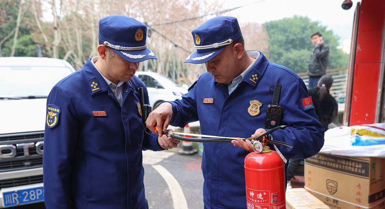 3月 重庆市北碚区多部门联合打假