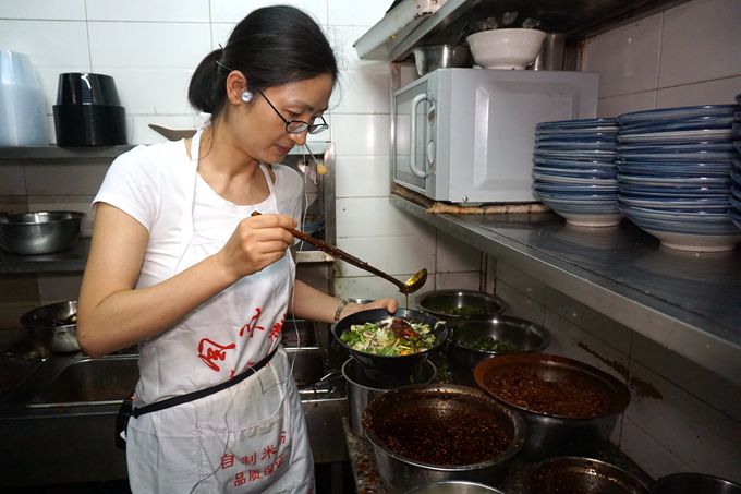 坚守匠心 不忘初心 经典传承 冯山妹风味美食坊 本期封面人物