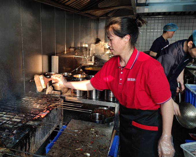 市井烟火中绽放的重庆美食浪漫 探寻传统美味的新亮点