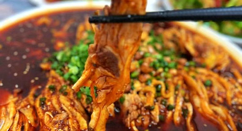 陈年的社区情感美味 深巷子一鸡四吃 难以割舍相邻真情