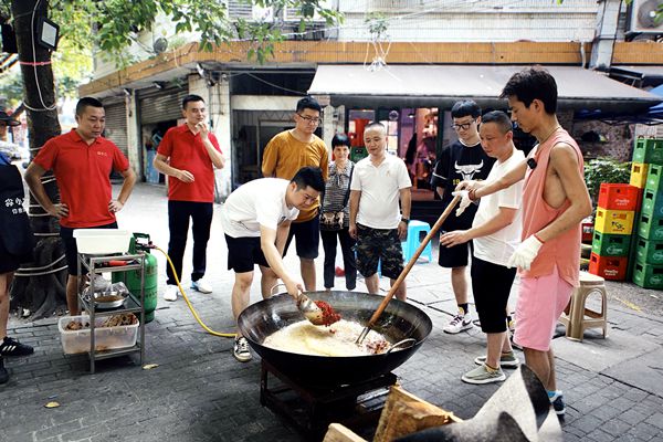 三斗井老火锅 用食材的品质欢迎顾客 优质的服务留住客人