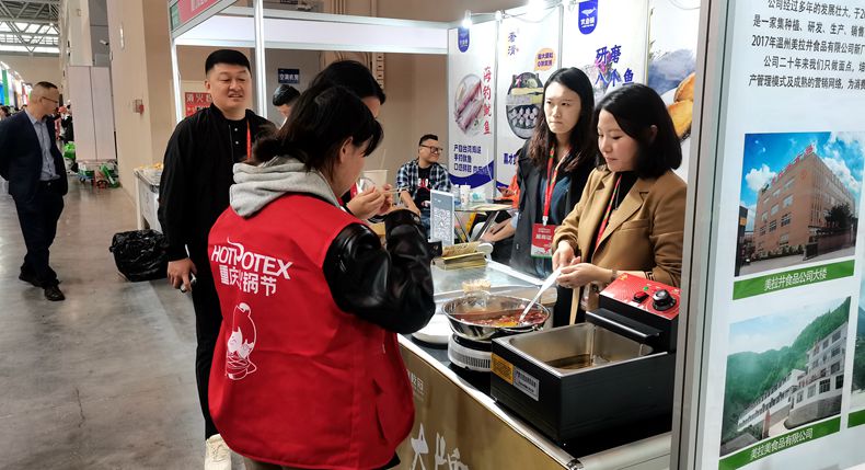 源头工厂精细加工 大牌鲍鱼 在第十五届中国（重庆）火锅美食文化节上备受关注