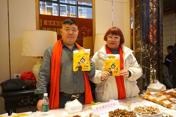 余大孃卤料恭祝全市人民新春快乐！龙年吉祥如意！