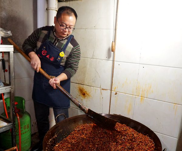 重庆的情感味道 美食的传承和延续 幺柒化龙桥记忆老火锅