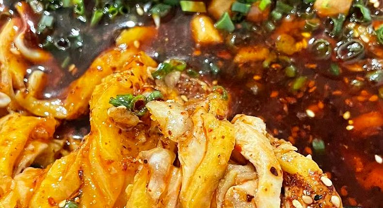 藏在市井街巷里的美味传奇 深巷子一鸡四吃