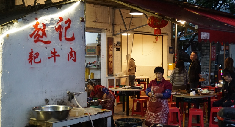 五一寻味 重庆社区里的热辣宝藏 赵记耙牛肉