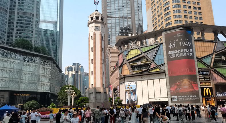 暑期必收藏 解放碑旁的烟火美食之旅 可以老火锅