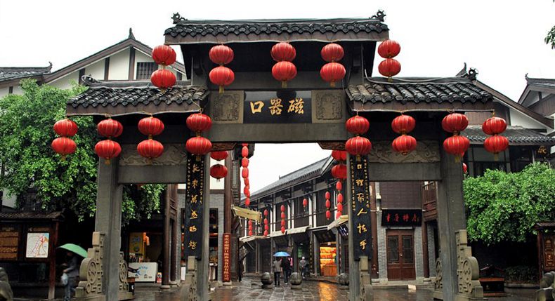 游山城 品渝味 磁器口附近嘉陵厂老厂区--俊杰老火锅带你感受一种独特文化