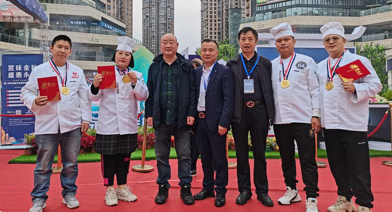 重庆市南岸区烹饪协会组团参加第三届川渝厨艺邀请赛暨永川美食文化节荣获多项奖