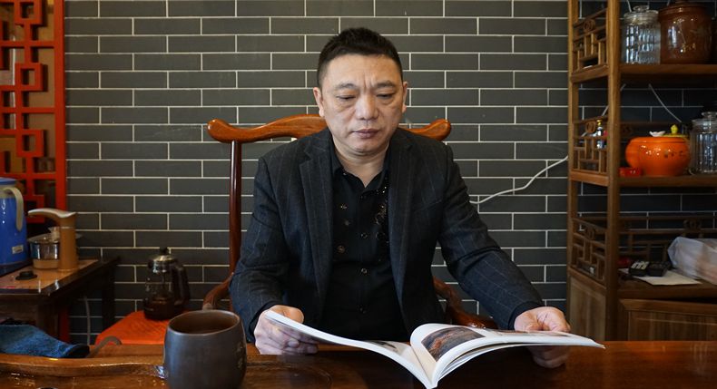 点击新重庆本期封面人物 熊家院子秘制老火锅创始人兼董事长熊兴明先生