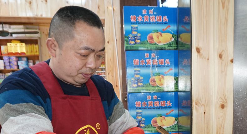 敢于拼搏 用心传承手艺 本期封面人物 渝东东千层麻花黄东先生