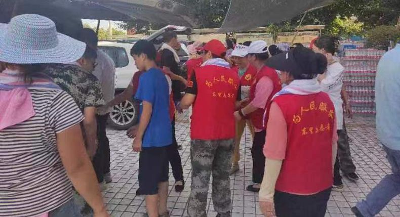 重庆市南岸区烹饪协会尽绵薄之力 投入到巴南界石山火救援中